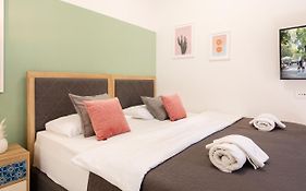 Design Sunny 2Bdr Apartment Near The City Center